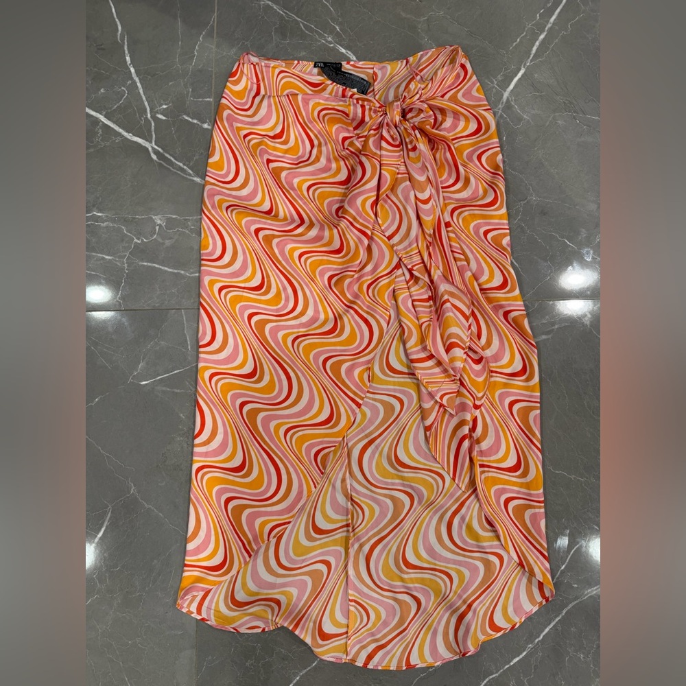 Zara Pink and Orange Wave Pattern Sarong